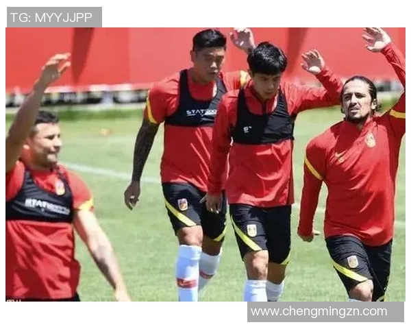 当普通路人意外邂逅足球明星瞬间的感动与惊喜 当普通路人意外邂逅足球明星瞬间的感动与惊喜